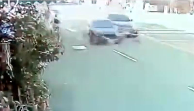 林男酒後駕車撞上1賓士、1機車、1腳踏車，造成1死、3重傷。（圖／翻攝畫面）