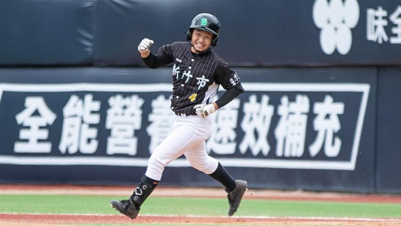新北U18邀請賽，成德高中張丞毅敲出再見安打，帶領新竹市拿下勝利。（圖／主辦單位提供）