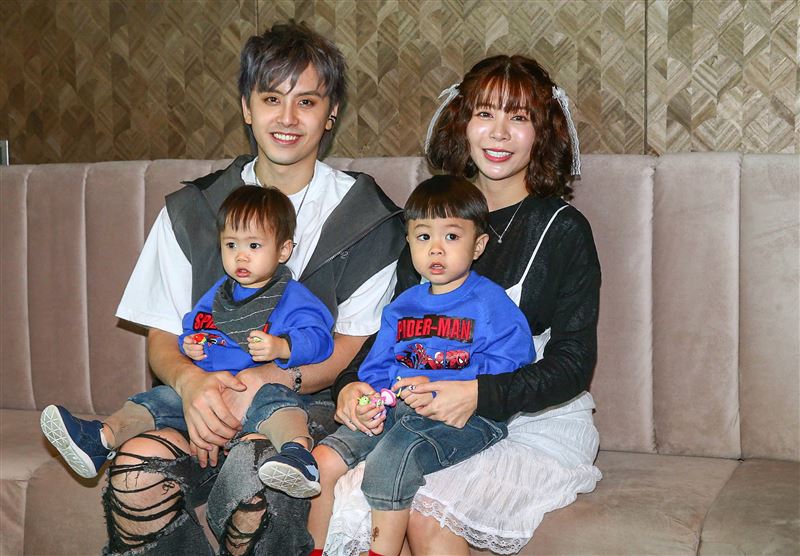 田亞霍一家四口合照。（圖／猫少娛樂工作室 提供）