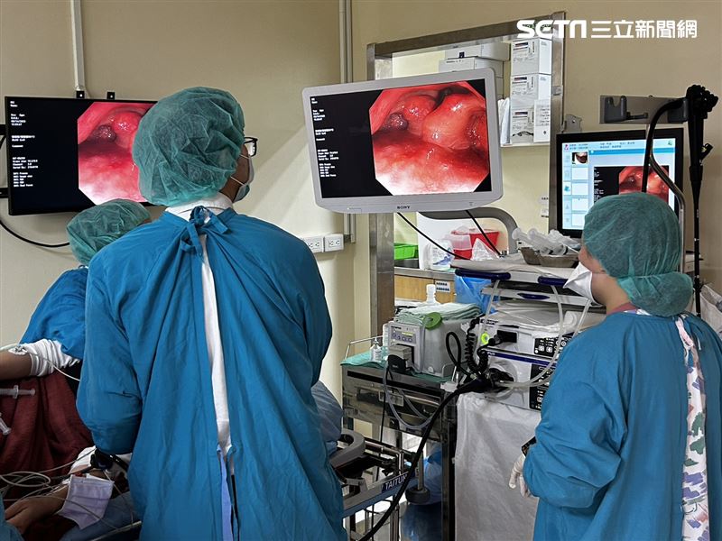 謝瀛洲表示，健檢麻醉時非麻醉專科醫師單槍匹馬，以部桃來說，一間檢查室近10人把關。（圖／記者簡浩正攝影）