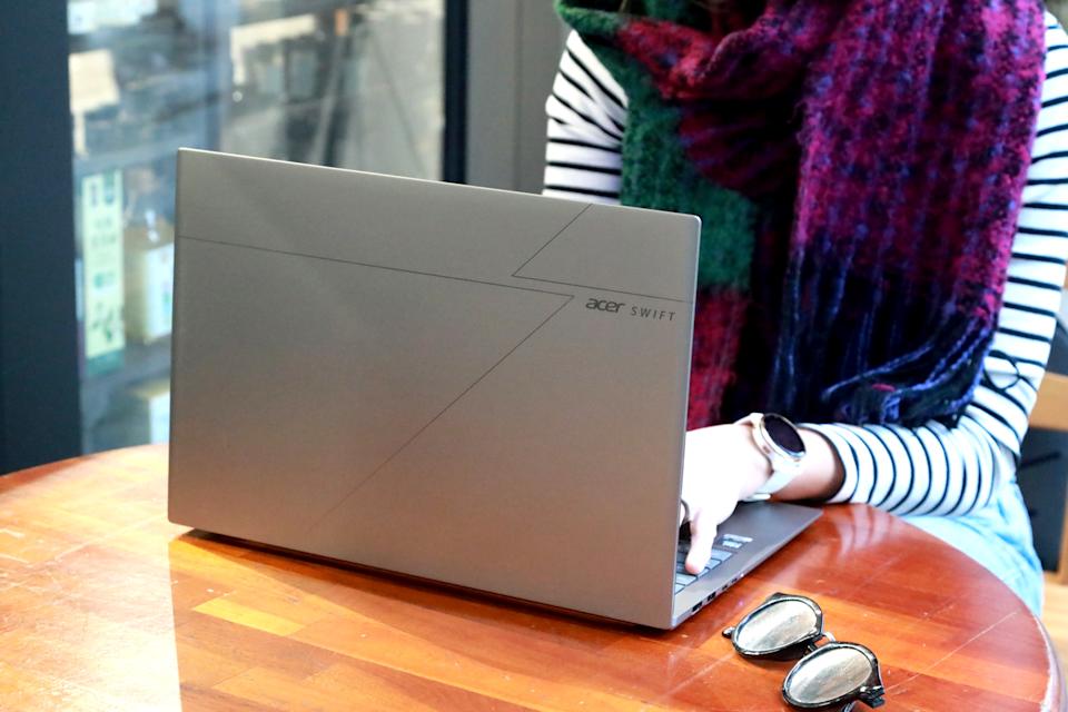 Swift 16 AI搭載專為 Copilot+ PC 打造的 Intel® Core™ Ultra X7 系列 3 處理器 358H，透過處理器與內建 Intel Arc 顯示晶片，提供最高172 TOPS的AI總算力以及50 NPU TOPS算力