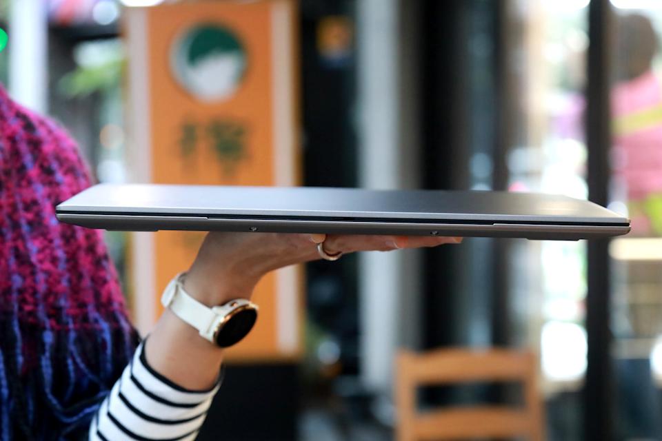 Swift 16 AI 僅 1.55 公斤、14.85 釐米厚