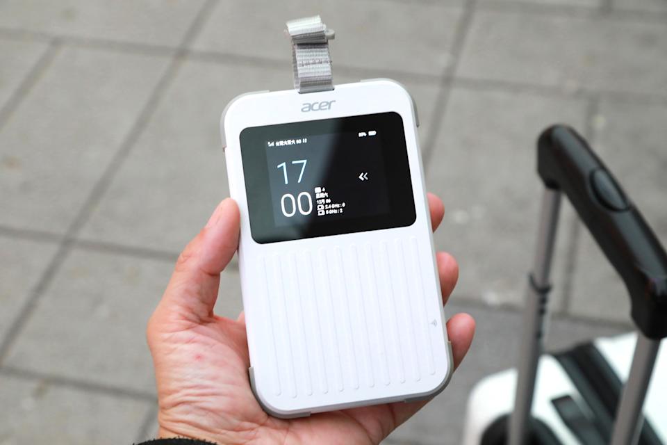 Acer Connect M6E外型簡約時尚、一手掌握的小巧機身，重量不到300g。