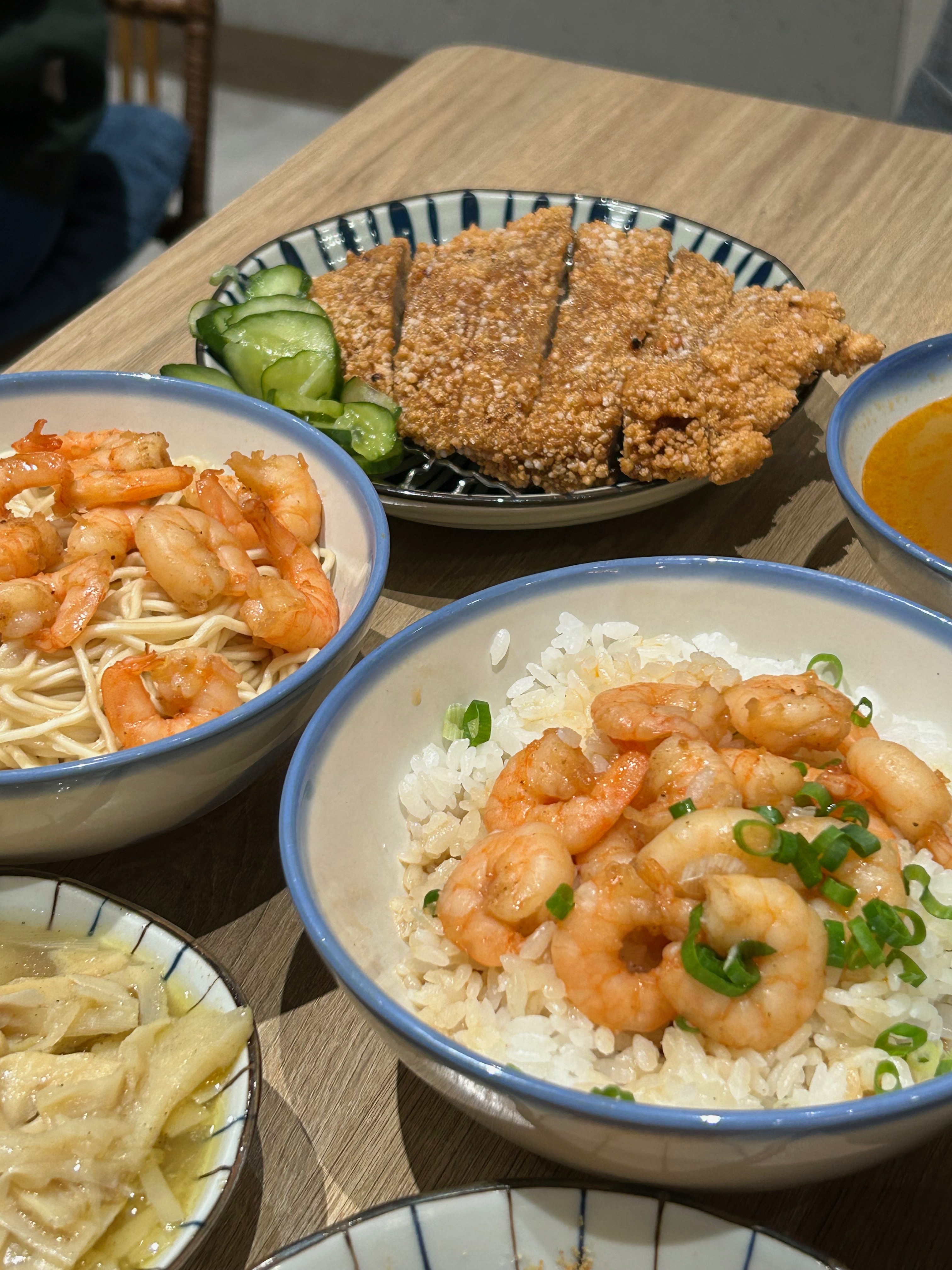 台北信義美食｜忠青商行 A13 店，百貨裡的台式古早味，台北超好吃的蝦仁飯藏在這