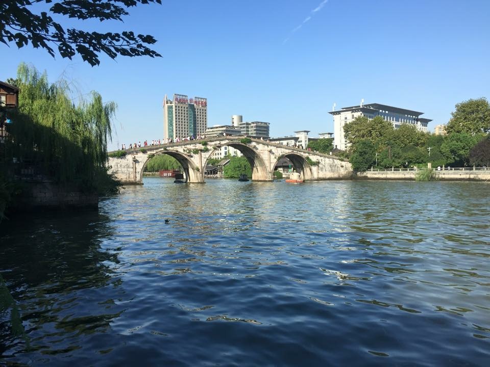 漫遊杭州｜拱宸橋 + 小河直街：千年運河畔的閒逛與意外，一場又愛又恨的十一獨行