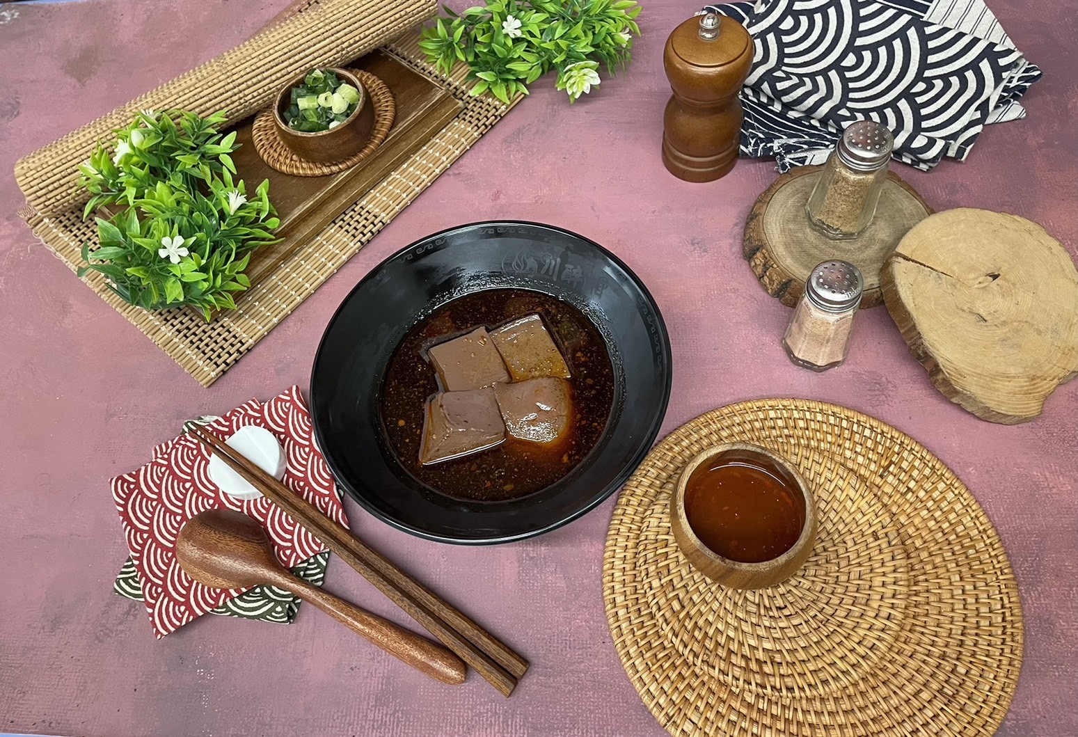 台南新市美食必吃｜川醉湘麻辣燙，麻辣鴨血封神，鮮香涮煮一口上癮