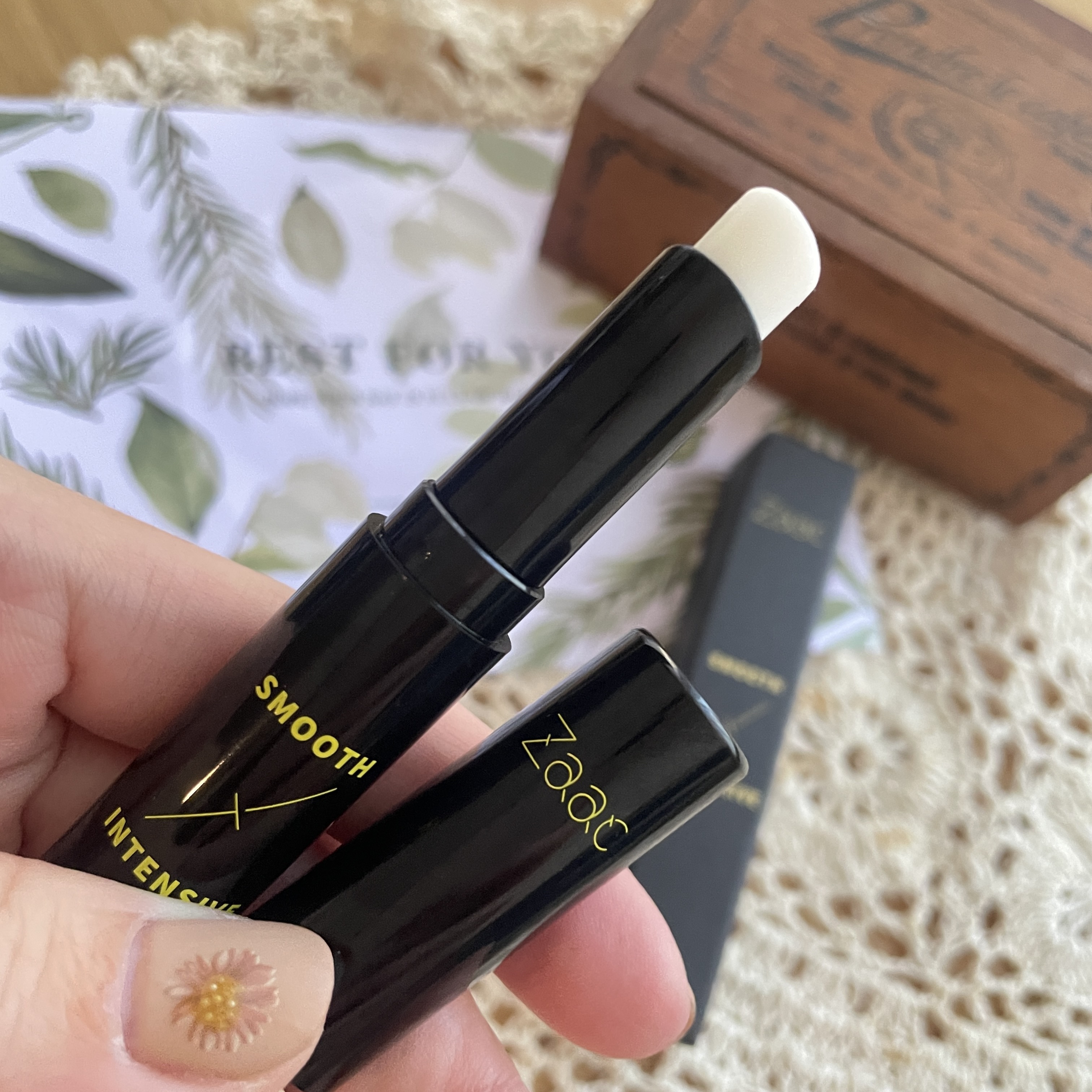 護唇神器｜Zaac 淡理撫紋潤唇膏，告別唇紋乾裂，養出彈潤水嫩雙唇