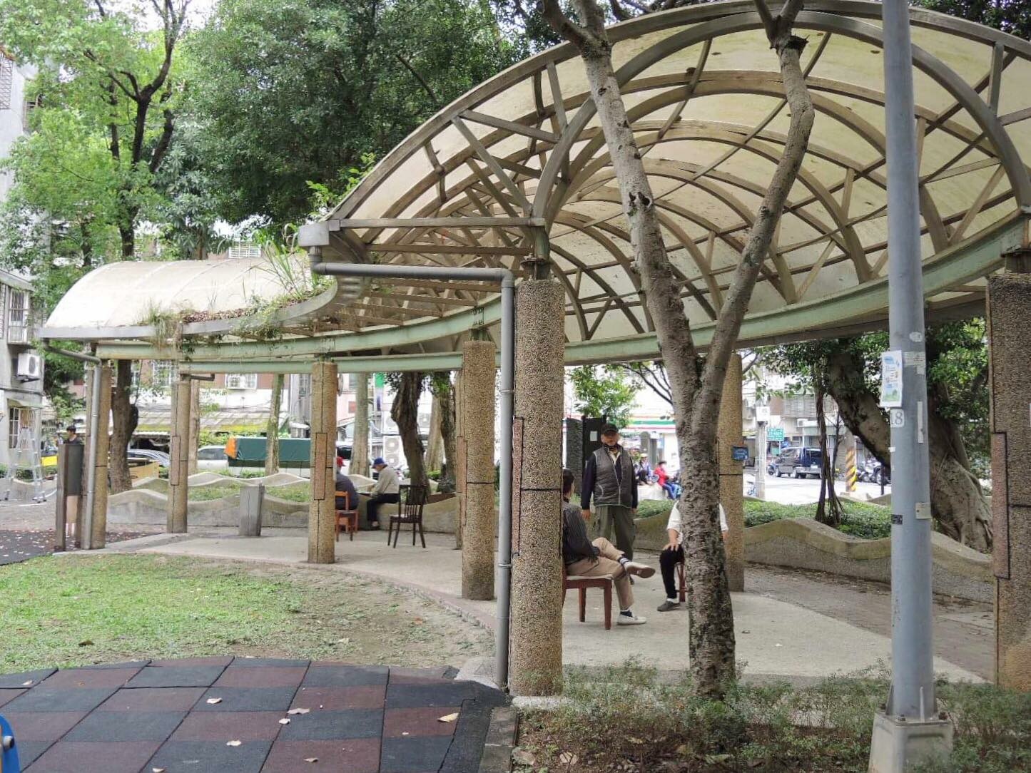 台北文山區親子景點真實體驗｜樟樹公園，設施單一體驗不佳，不推薦專程前往